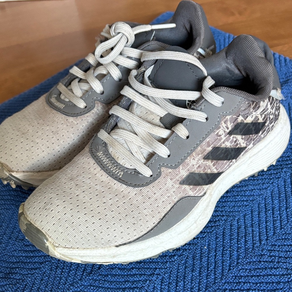 Adidas Kids Golf Shoes for Boys Size 1.5 - Picture 2 of 4
